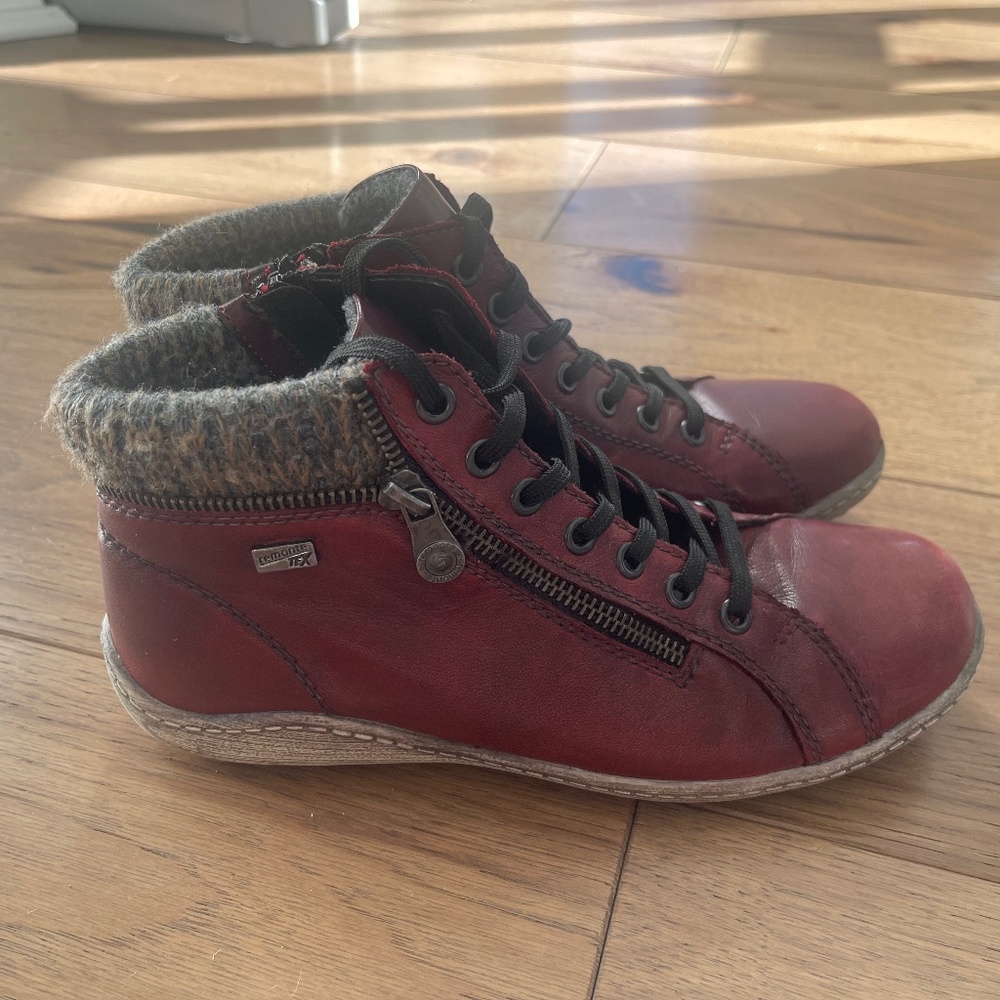 Remote Tex Leather High-Tops Size 7